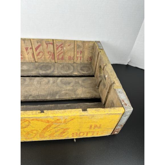 Vintage Early 1900’s Coca-Cola Yellow Wood Bottle Crate - Picture 4 of 7